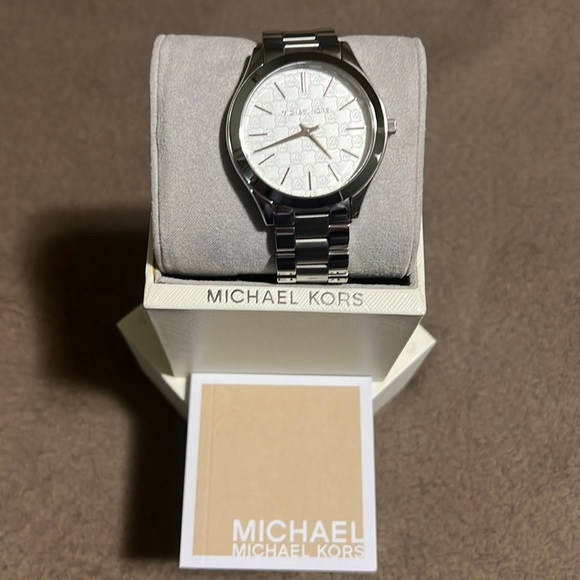 Authentic Michael Kors watch - Picture 1 of 9